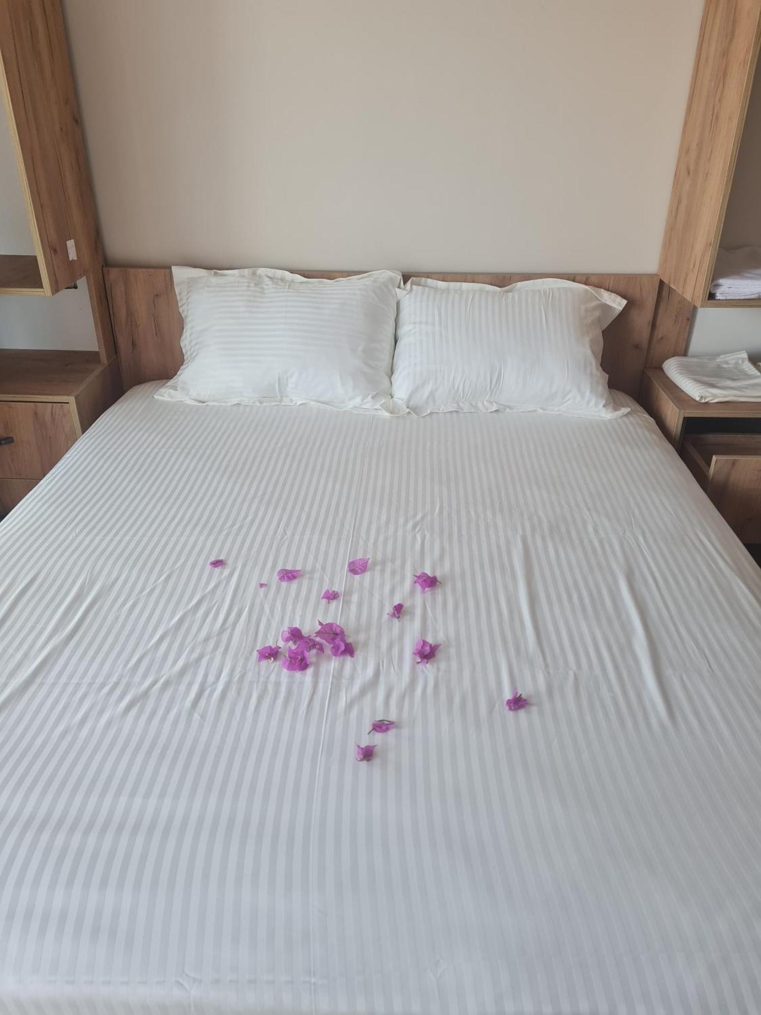 Sol Apartments Gjiri Lalzit Durrës Eksteriør billede